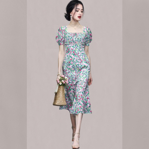 RM11859#夏季新款时尚方领泡泡袖垂感气质珍珠装饰复古感荷叶边连衣裙
