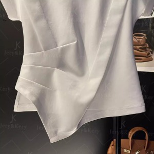 TR29907# 春季高级感春夏新款小众设计白玫瑰V领显白显瘦T恤上衣女 服装批发女装服饰货源