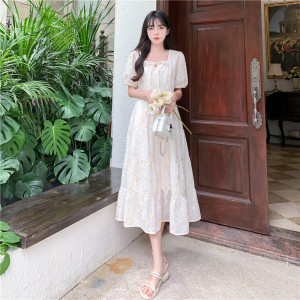 RM21656#夏季新款法式杏色显瘦裙子方领设计感系带刺绣连衣裙女