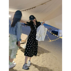 RM12763#黑色v领碎花连衣裙女夏季新款法式轻熟风泡泡短袖中长款裙子
