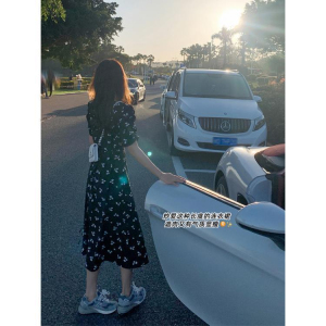 RM12763#黑色v领碎花连衣裙女夏季新款法式轻熟风泡泡短袖中长款裙子