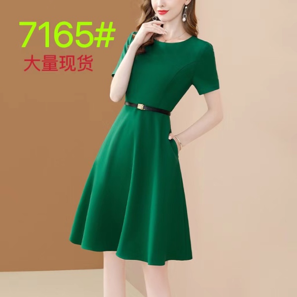 RM21823#高级感绿色连衣裙女夏季2023新款名媛气质简约减龄显瘦A字...
