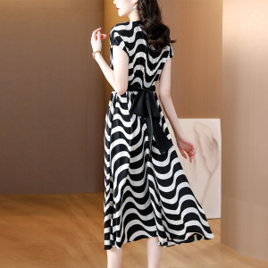 RM13728#黑白条纹连衣裙女夏高级感轻奢气质V领收腰设计感显瘦长裙