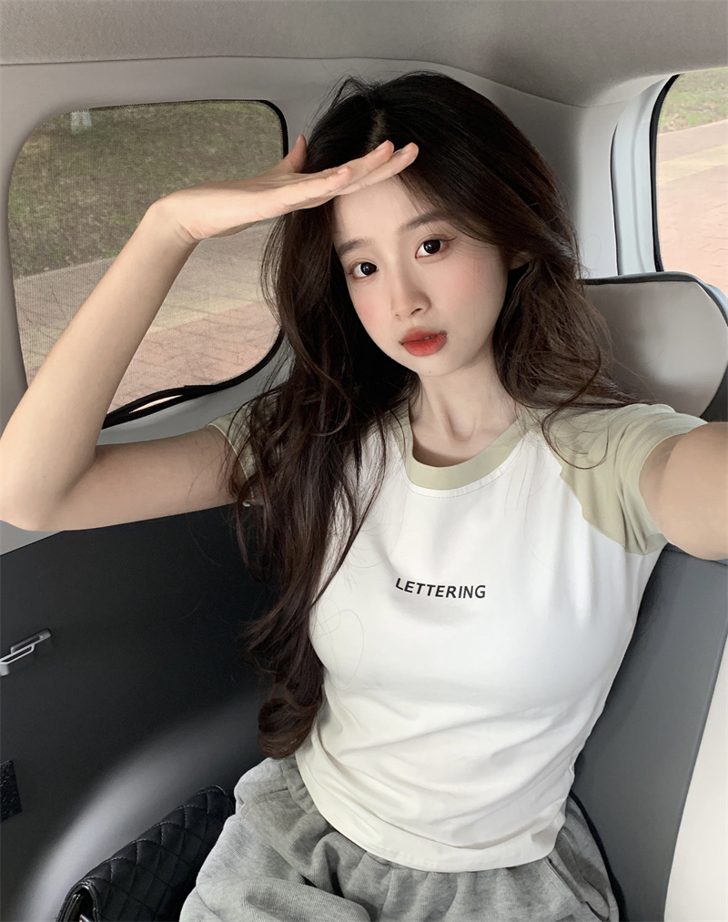 Real shot of right shoulder short-sleeved t-shirt for women in summer 2024 new style short top that covers belly and hides fat, looks slimming and looks slimming