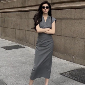 RM15085#夏季新款御姐范时尚简约V领收褶连肩收腰修身气质连衣裙