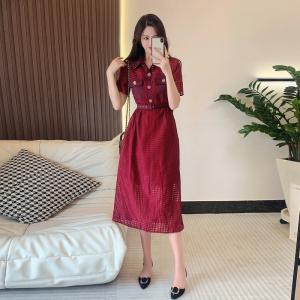 RM12472#新款法式轻奢复古翻领镂空高级感蕾丝收腰显瘦酒红色连衣裙