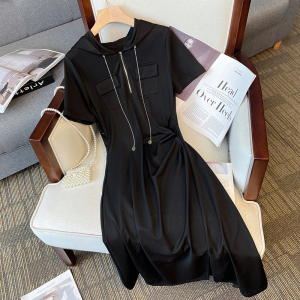 RM13183#大码女装2023夏季新款高级感收腰显瘦开叉黑色连帽短袖连衣裙
