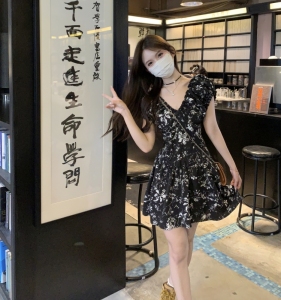 RM20646#夏季新款法式碎花裙性感V领短袖连衣裙