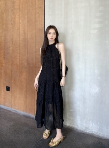 RM21333#酒午法式复古白色蕾丝挂脖连衣裙 夏季性感无袖露肩大摆长裙子女
