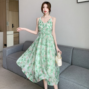 RM13295#绿色吊带连衣裙女2023夏季新款性感v领碎花度假风裙子