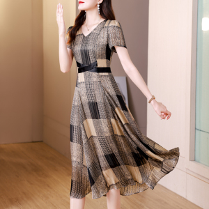 RM14816#咖色格子连衣裙2023女夏新款修身高端气质减龄V领大摆长裙