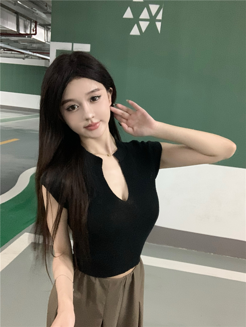 Gentle V-neck short-sleeved short-sleeved short-sleeved sweater with all-match short sleeves + loose leg-slimming straight-leg pants high-waisted suit pants