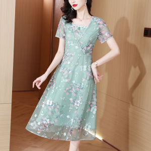 RM15360#阔太太重工刺绣高端连衣裙女2023新款夏季优雅气质中年妈妈裙