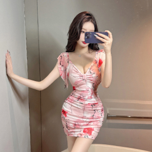 Low cut slimming and slimming buttocks wrapped mesh dress