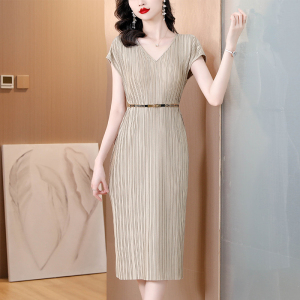 RM15215#法式洋气时髦v领杏色连衣裙 2023夏季新款高腰显瘦褶皱雪纺中长裙