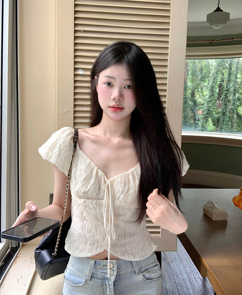 Real shot Korean version of sweet age-reducing temperament lace clavicle shirt puff sleeve short shirt for women