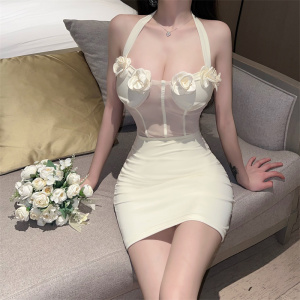 3D flower mesh suspender for female outerwear， pure and sweet， spicy girl， sexy hanging neck， fish bone， buttocks wrappe