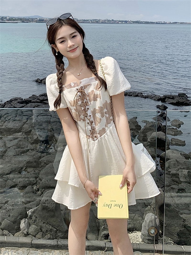 South Korea's 2023 summer new clothing women's French floral puff sleeve waist temperament age-reducing dress