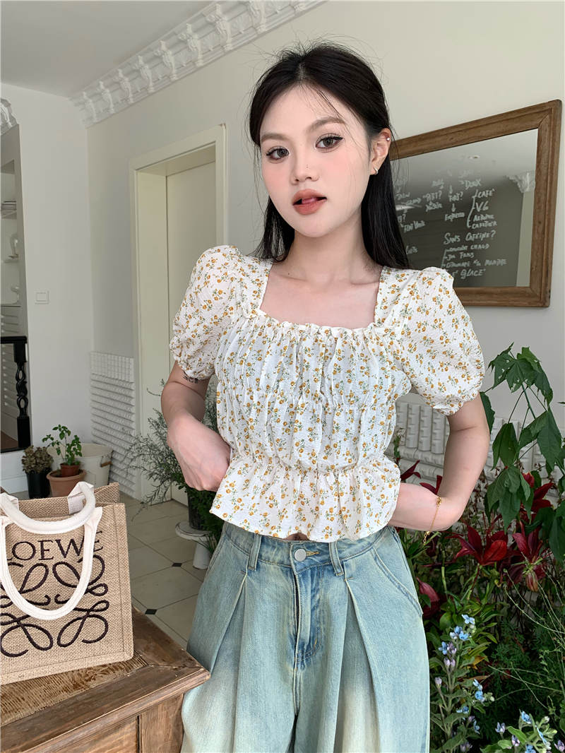 Actual shot French square neck puff sleeve short floral shirt