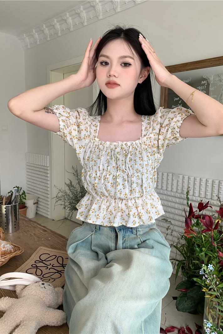 Actual shot French square neck puff sleeve short floral shirt