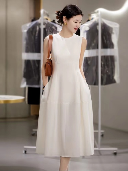 RM15445#“轻礼服” 定制立裁圆领无袖修身白月光长裙