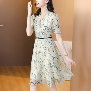 TR46703# 复古绿色法式印花连衣裙女新款夏季V领时尚中长款 服装批发女装批发服饰货源