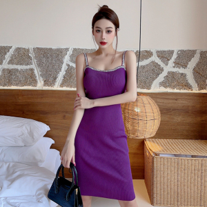 Knitted suspender dress with high-end and exquisite temperament， mid length skirt