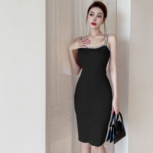 Knitted suspender dress with high-end and exquisite temperament， mid length skirt