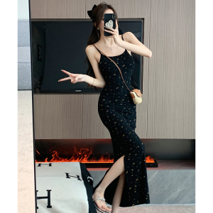 Long slit black floral dress， beware of machine hot girl trend