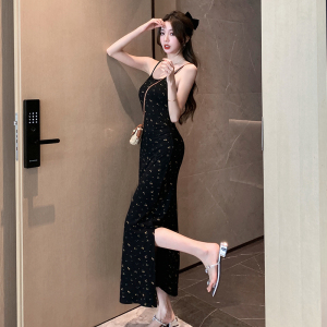 Long slit black floral dress， beware of machine hot girl trend