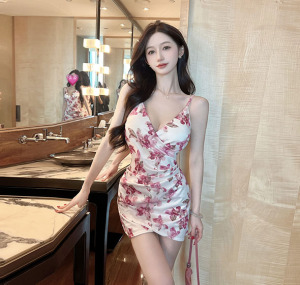 Printed Low Chest Wrapped Hip Strap Dress