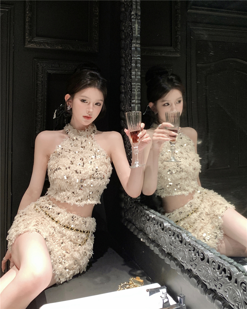 Real shot of Xiaoxiangfeng hot girl hanging neck tassel sequined top + anti-slip bag hip skirt two-piece set for women