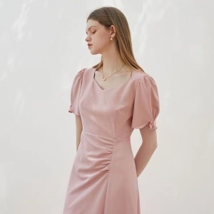 RM17873#温柔风气质通勤修身显瘦连衣裙女夏季2023新款泡泡袖短袖方领裙子