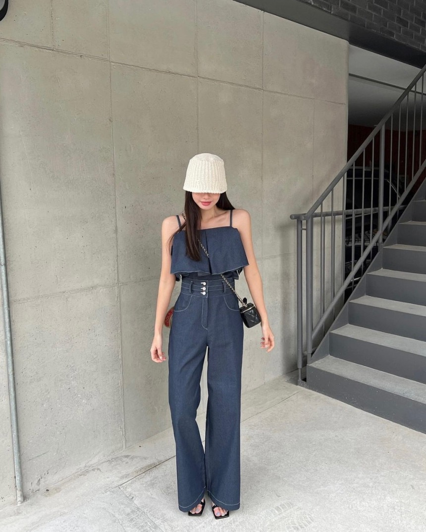 Korean summer French niche two-wear suspender top + high-waisted wide-leg trousers