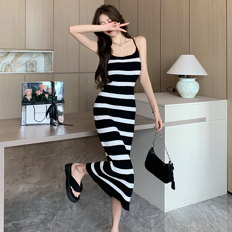 實拍黑白條紋針織吊帶連衣裙女夏季長款打底修身辣妹沙灘裙子