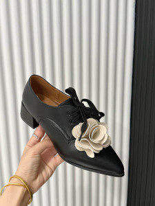 X-30623# 黑色小皮鞋女秋冬新款系带花朵英伦风设计小众百搭气质单鞋 鞋子批发女鞋货源