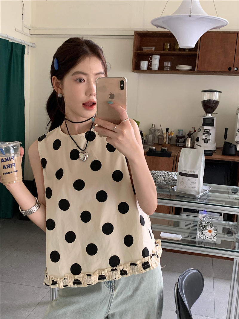 Actual shot of Korean retro playful sleeveless polka-dot shirt with fungus earrings
