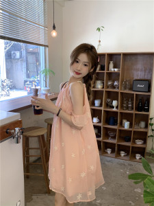 TR37398# ~气质百搭珍珠链挂脖吊带小众设计感A字连衣裙度假风 服装批发女装批发服饰货源