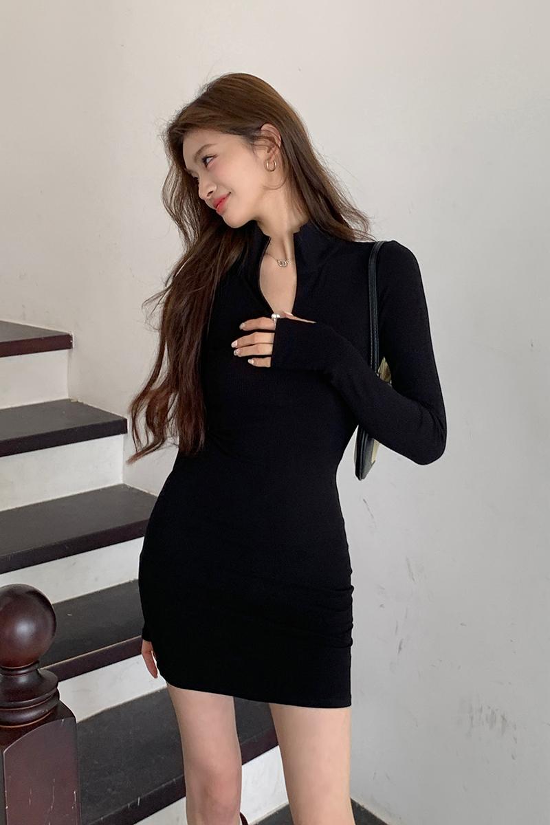 實拍2026春裝新款性感辣妹風半高領設計感包臀裙短裙女緊身連衣裙