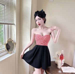 A-line pleated puffy short skirt with a bra skirt