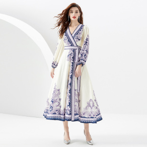 RM23697#春夏季度假裹身风格V领灯笼袖长款印花连衣裙