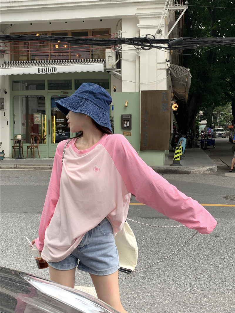 Actual shot of dopamine outfit for girls, pink contrasting sleeves, breathable, lightweight, sunscreen long-sleeved T-shirt