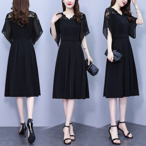 RM18222#大码女装2023年夏季新款气质时尚遮肚显瘦蕾丝钉珠V领连衣裙