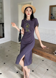 RM18268#高级轻奢气质复古褶皱收腰开叉裙女设计感国风刺绣盘扣连衣裙