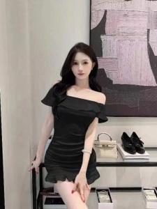 One line neck solid color off shoulder pleated ruffle hem wrap buttocks dress small short skirt