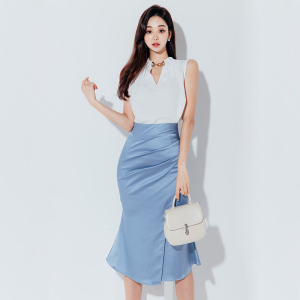Two Piece Fashion Korean Version Hanging Neck Top Slim Fit Wrap Hip Fishtail Skirt Set for Women