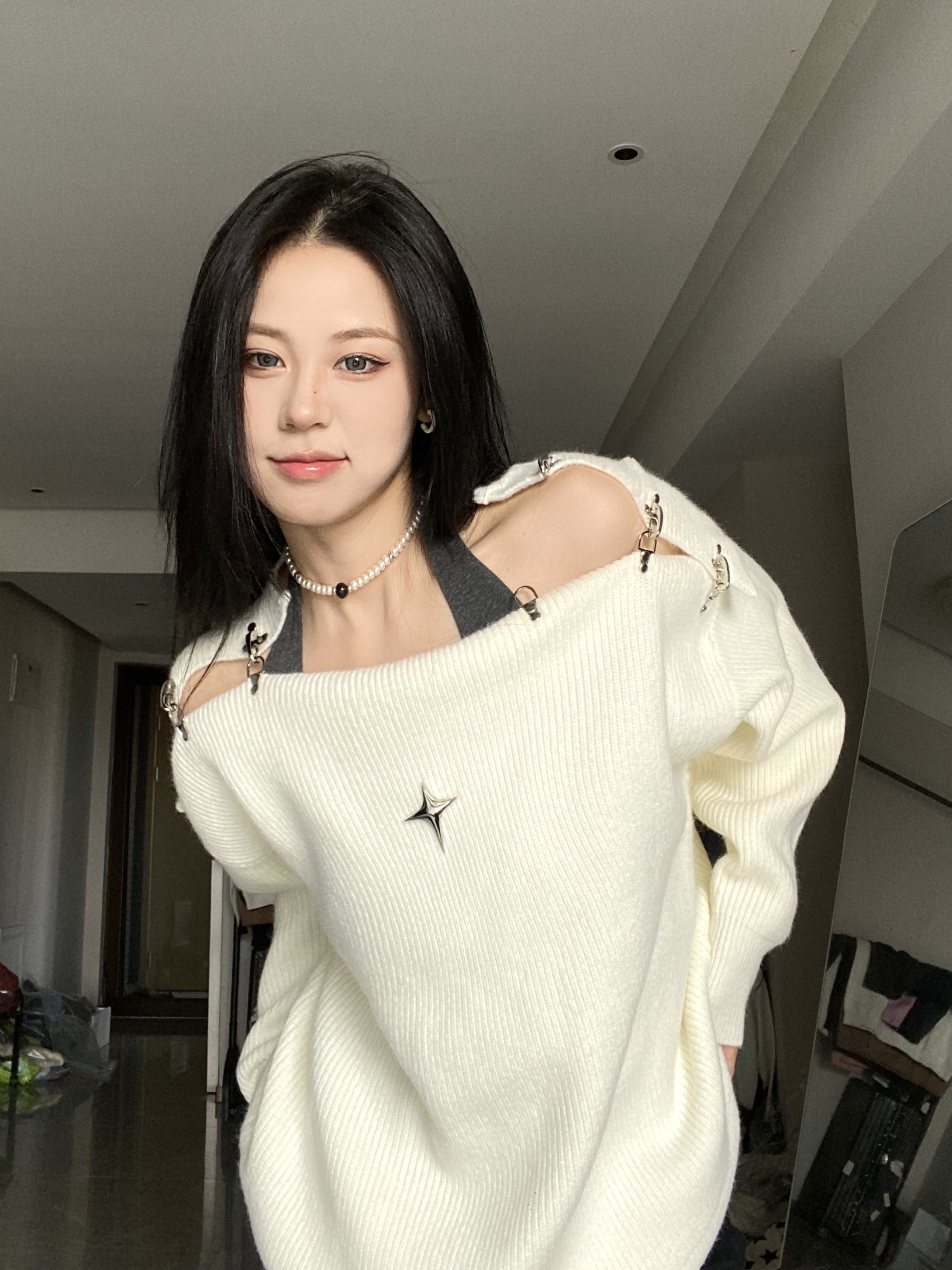 Sheep cashmere #aircraft buckle hot girl off-shoulder sweater women's autumn and winter design off-shoulder hollow atmosphere knitted top