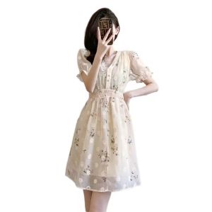 RM18684#雪纺连衣裙女2023夏季新款法式优雅显白设计感绣花短裙子