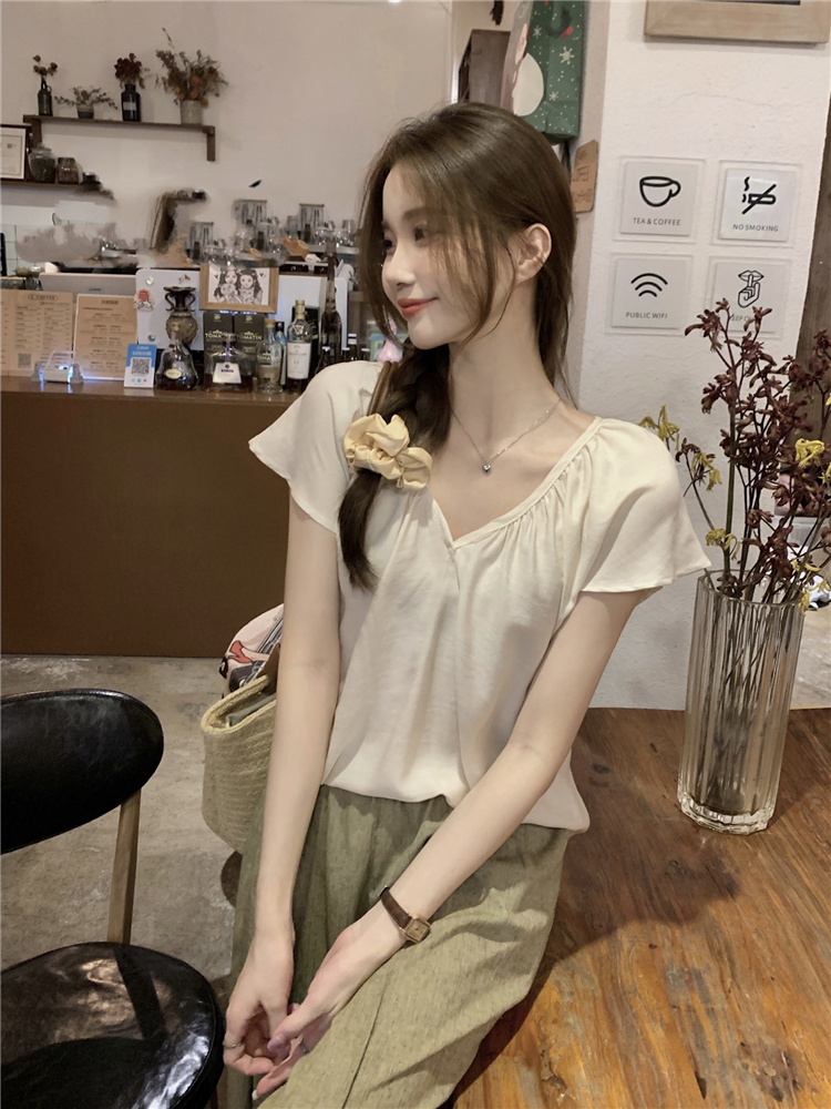 !  Korean style simple and gentle temperament v-neck pleated small shirt women's all-match loose and thin short-sleeved top