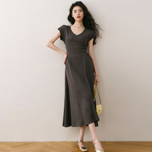 TR49466# 法式v领短袖黑色连衣裙女装夏季新款设计感修身显瘦T恤裙 服装批发女装批发